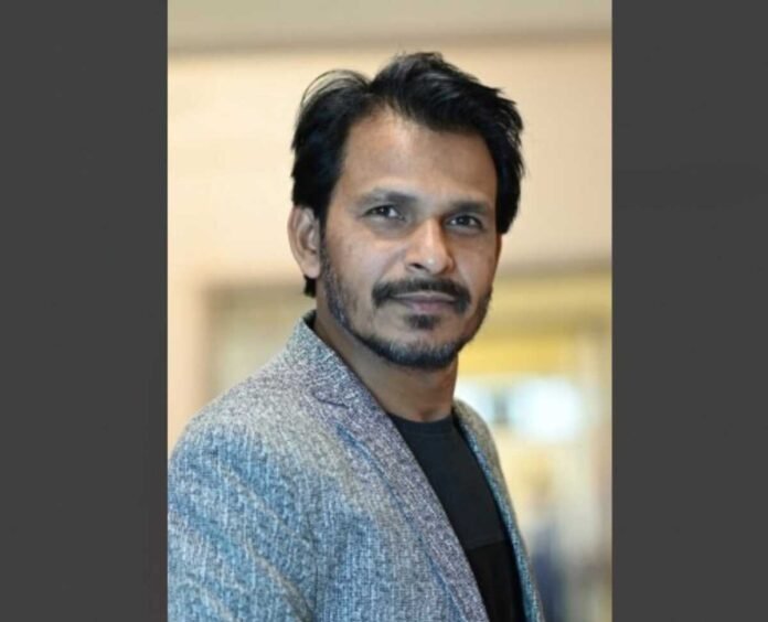 Om Pal, Udaipur journalist, Top 50 Indian Icon Awards 2025, Dushyant Pratap Singh, ISKCON Auditorium Juhu, Udaipur, Indian journalist, theatre artist, media personality, Indian Icon Awards,